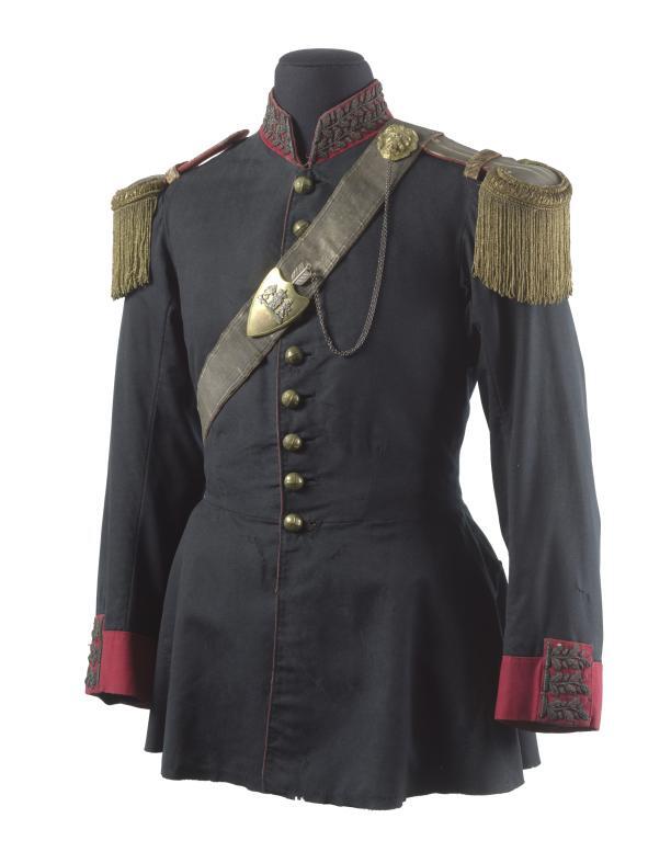 Collectie Museum Bronbeek, NL-AhKTOMMBB, 2024/01/22-1-1, Uniformjas met giberne groot tenue tweede luitenant artillerie KNIL model 1854/1856, Mannequinage: Floor van der Plas. Foto Rik Klein Gotink.