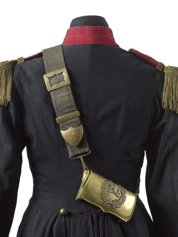 Collectie Museum Bronbeek, NL-AhKTOMMBB, 2024/01/22-1-1, Uniformjas met giberne groot tenue tweede luitenant artillerie KNIL model 1854/1856, Mannequinage Floor van der Plas. Foto Rik Klein Gotink.
