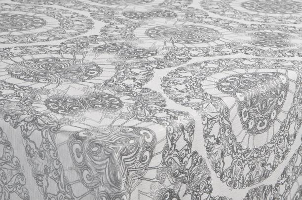 Minale Maeda, Tafellaken 'Tweened Damask', 2012, collectie TextielMuseum Tilburg. Foto: Joep Vogels i.o.v. TextielMuseum.