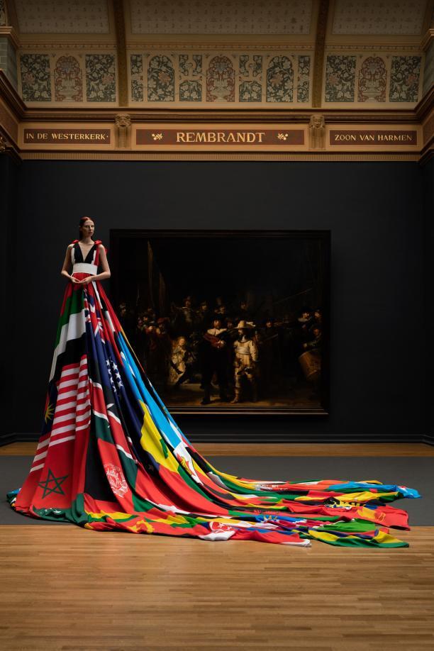 Amsterdam Rainbow Dress voor de Nachtwacht, foto Pieter Henket