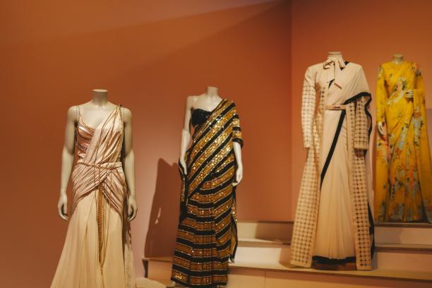 Persbeeld tentoonstelling Sari Statement, credits Wereldmuseum fotograaf: Foto: Olivia Witmond