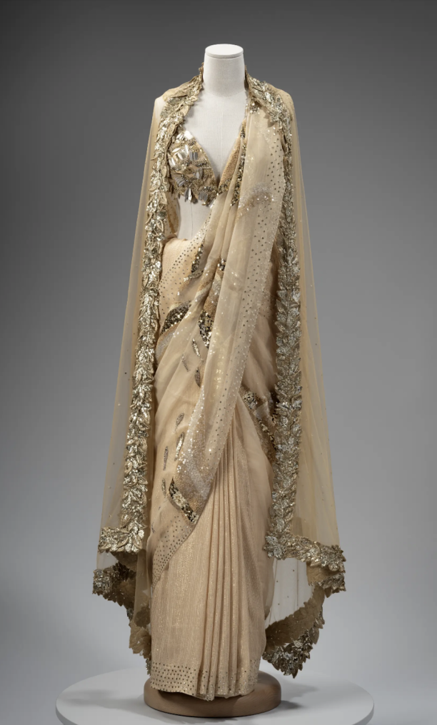 Sari Rahul Mishra. 360 graden foto Cees de Jonge Modemuze, 2024.