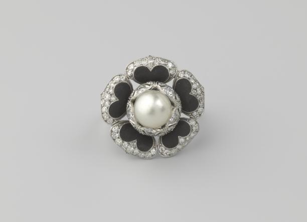 Atelier Johannes Steltman (1891-1961), Lotusring, 1936. Collectie Rijksmuseum (BK-2018-136).