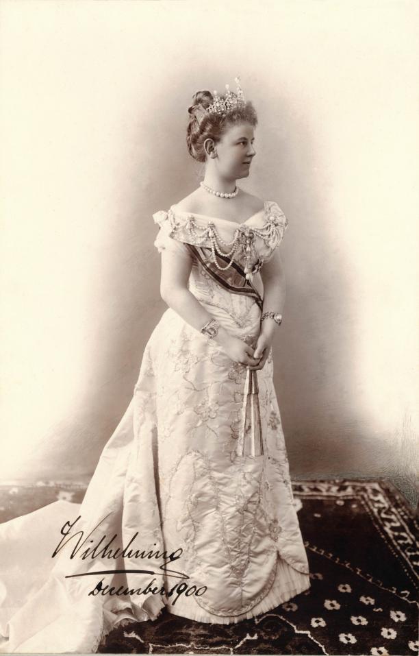 Foto Guy de Coral, Den Haag 1900. Koningin Wilhelmina in gala. Paleis Het Loo, Apeldoorn