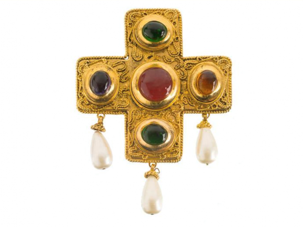 Chanel, broche met maltezer kruis motief, begin jaren negentig, collectie CODA