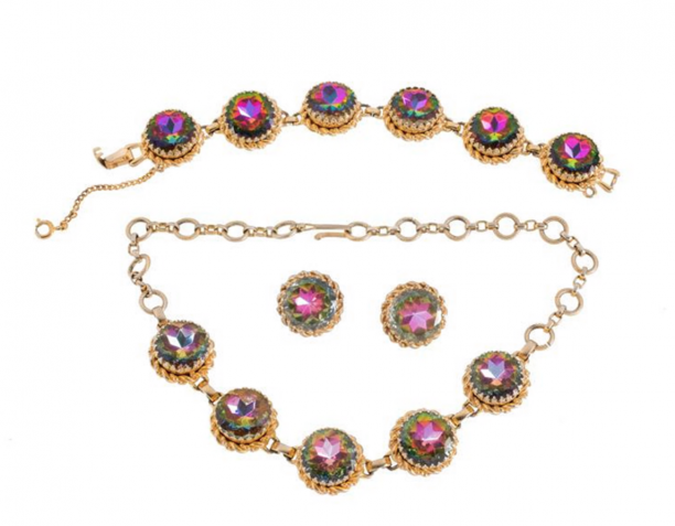 Schiaparelli, set met ‘watermeloen’ stenen, jaren vijftig, collectie CODA.