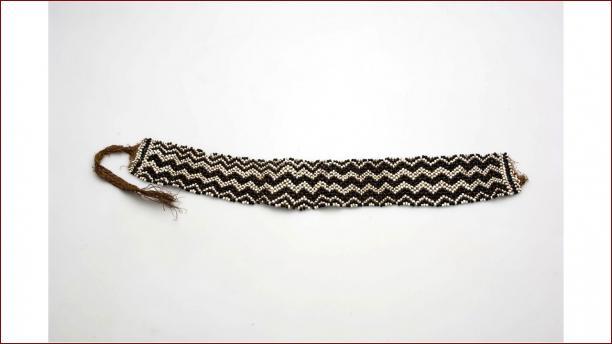 Gor­del­band ver­sierd met kra­len/Belt strap decorated with beads, collectie Wereldmuseum TM-5714-2