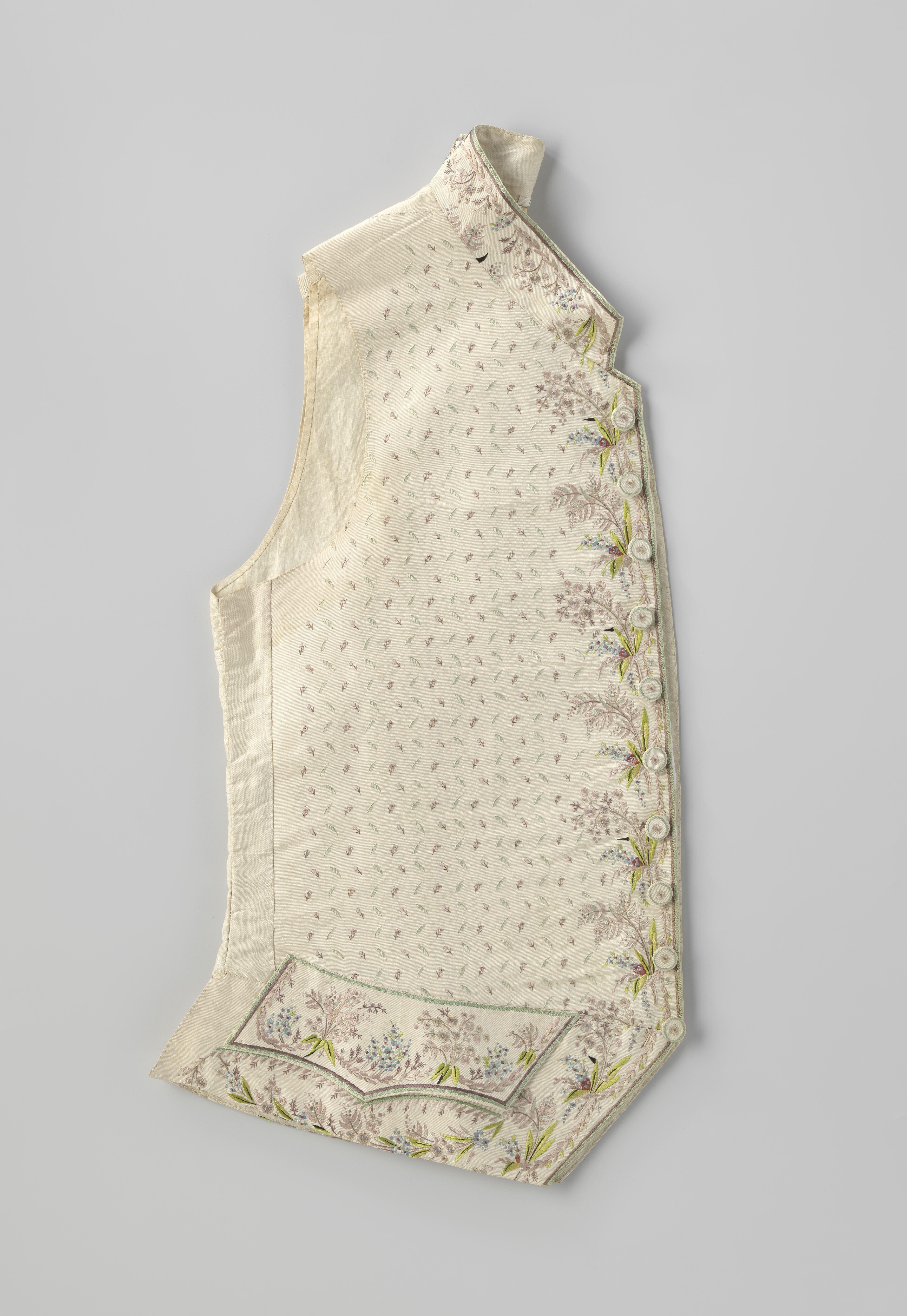 Vest van crèmekleurige ripszijde, geborduurd met veelkleurige florale motieven en gevoerd met crème zijde; achterkant van wit katoen., anoniem, ca. 1775 - ca. 1785