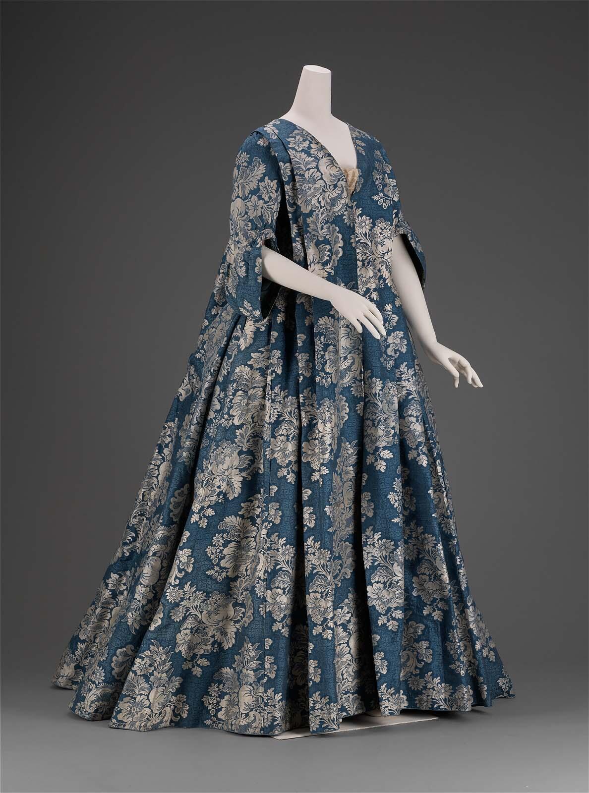 Robe volante, ca. 1730.