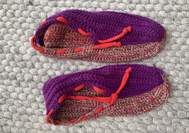 Mooja of slippers.
