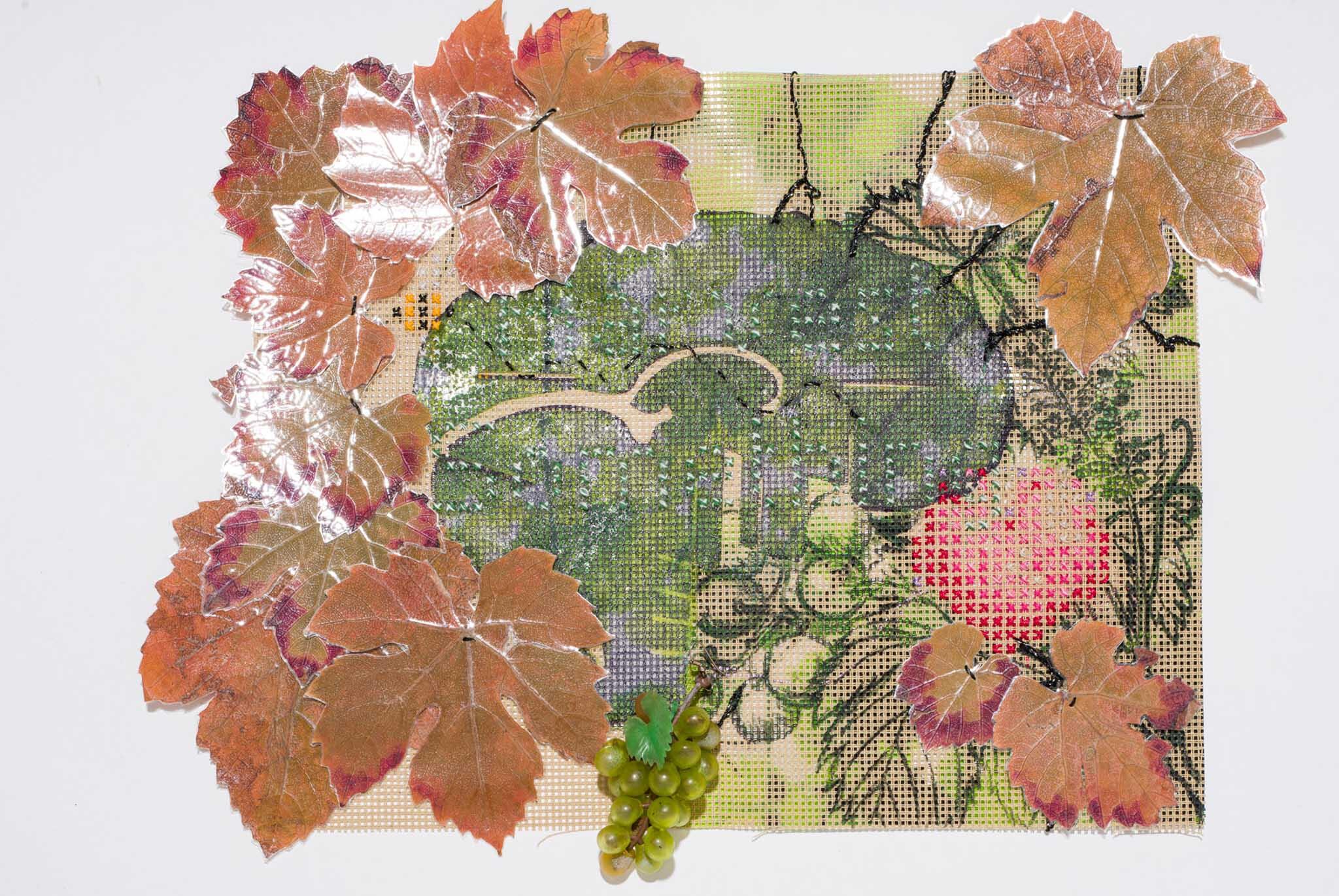 Jacqueline van Rosmalen, Stitch Your Brain, Harvest Something, 2018, borduurwerk. Foto met dank aan Monika Auch, Wouter Stelwagen©