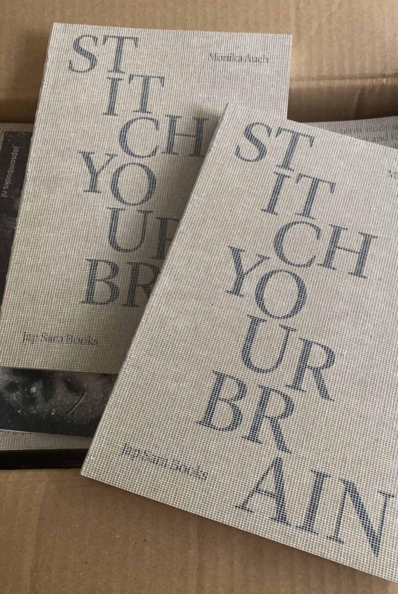 Stitch Your Brain, boek, 2023. Foto met dank aan Monika Auch©