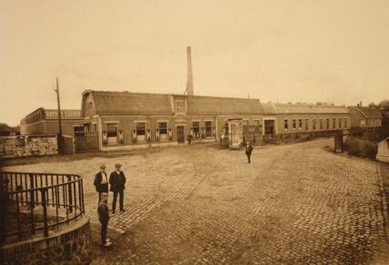 Afb.1 Fotograaf onbekend, De fabriek van de Trijpweverij, gelegen aan de Twekkelerweg; ca. 1914. Foto: Museum Hengelo.