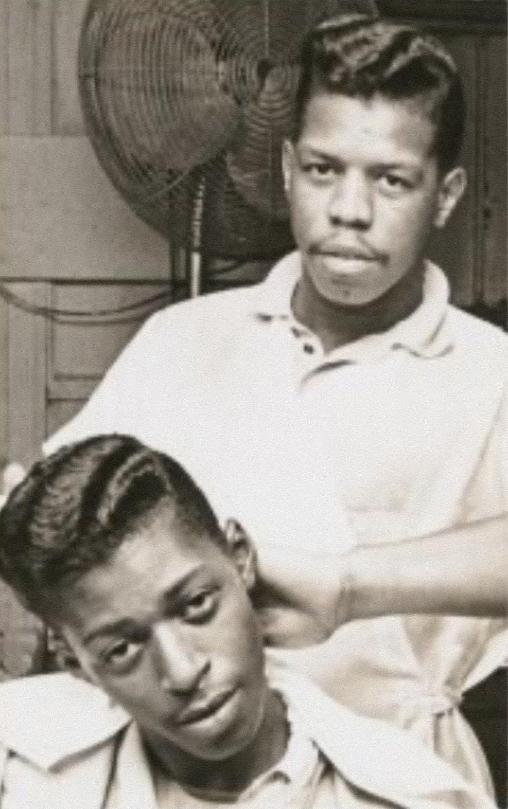 Barber and customer conk harir