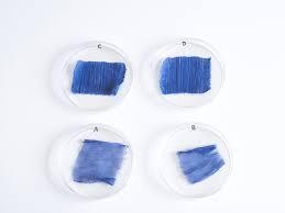 Proeven met textielverf op basis van bacteriën