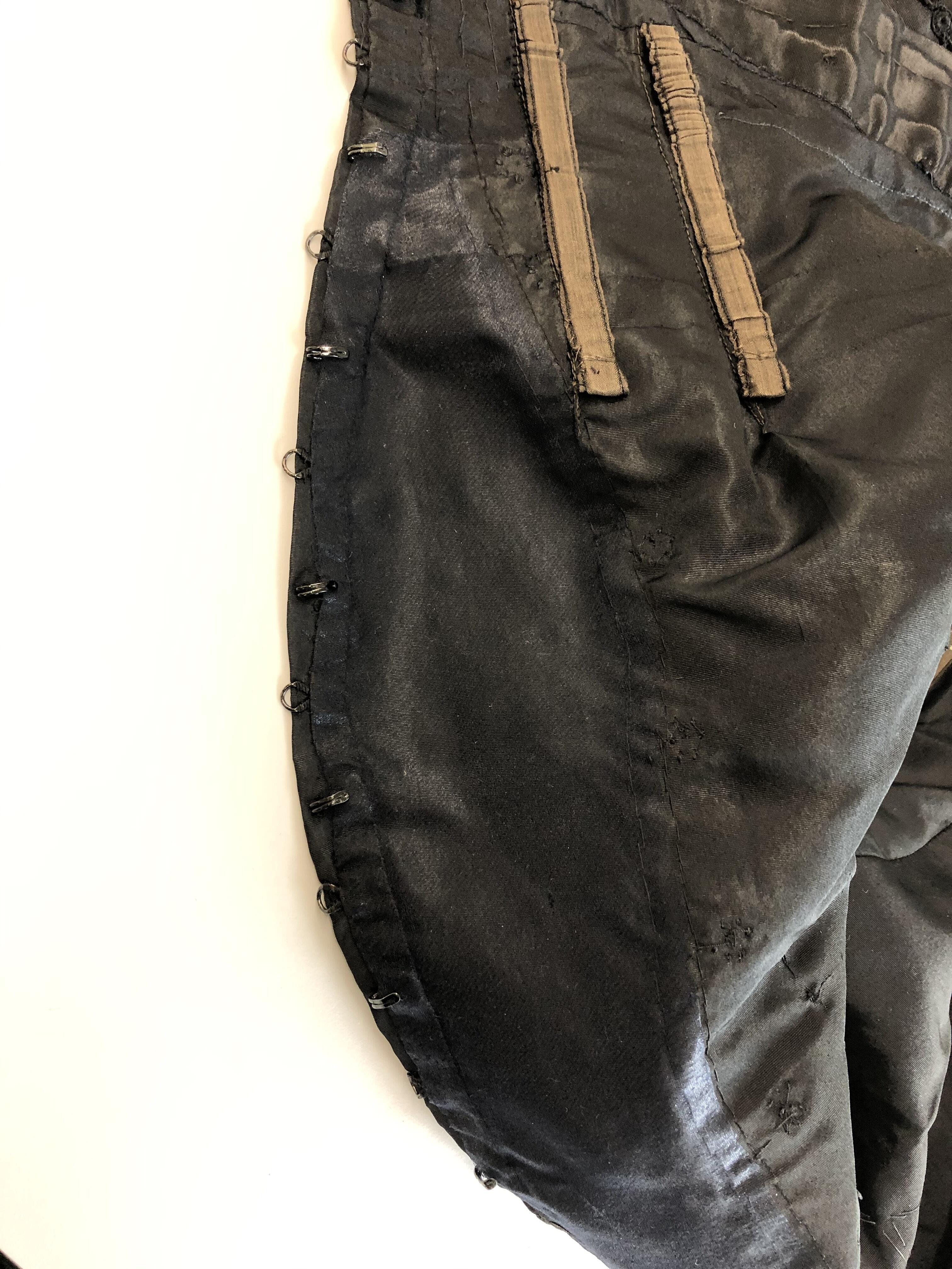 detail van voering met steunlaag van zijdecrêpeline