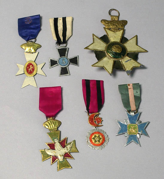 Accessoires gedragen door Eduard Verkade in de Garde Luitenant van Franz Molnar