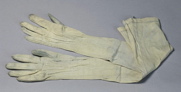 Handschoenen gedragen door Else Mauhs