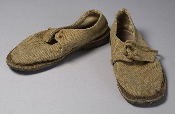 Schoenen gedragen door Tom Manders als Dorus