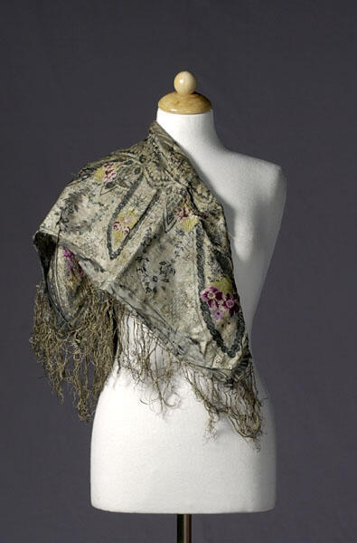 Shawl gedragen door Gertrud Leistikow