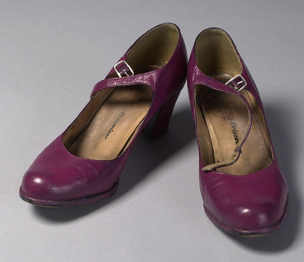 Schoenen gedragen door Suze Brook als spaanse in het bal masque-nummer Ten Bate Van, uit de musical Foxtrot(Annie M.G. Schmidt)