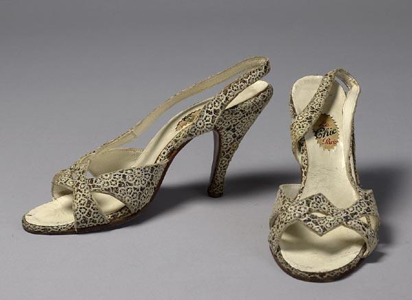 Een paar schoenen gedragen door Dora Paulsen