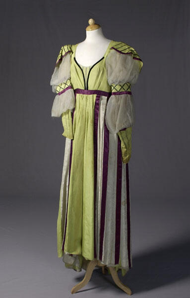Jurk in Renaissance stijl gedragen door Kitty Courbois als Hermia in Een Midzomernachtsdroom (William Shakespeare)