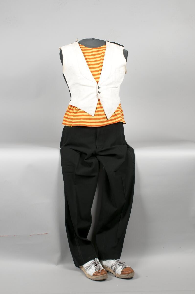 Tshirt met gilet van poppenspeler Henk Abbing