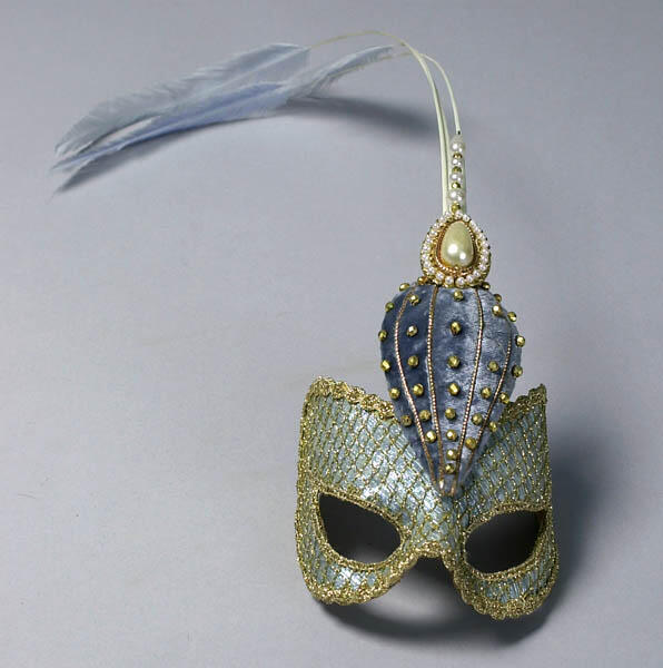 Oogmasker gedragen door Jacqueline de Zeeuw als Venetiaanse in het bal masque-nummer Ten Bate Van uit de musical Foxtrot (Annie M.G. Schmidt)