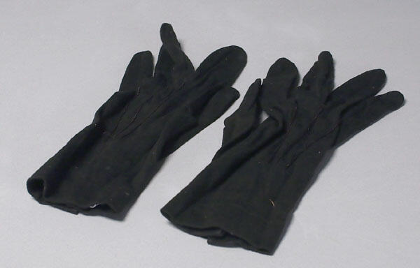 Paar handschoenen van Gertrud Leistikow
