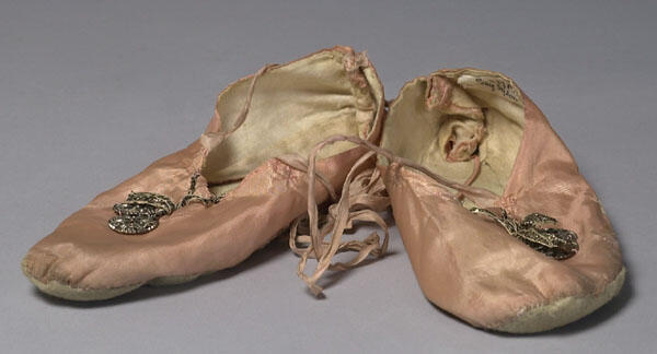 Balletschoenen gedragen door Tilly Sylon