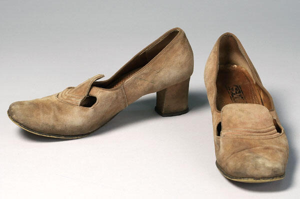 Schoenen gedragen door Joop Admiraal als Marlies in Hallo medemens