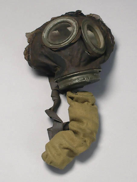 Gasmasker gedragen door Eduard Verkade als Osborne in De Grote Reis