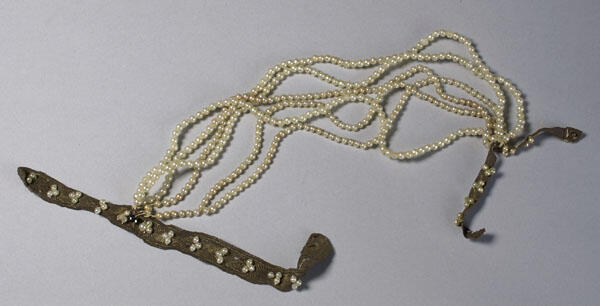 Armbanden gedragen door Tilly Sylon