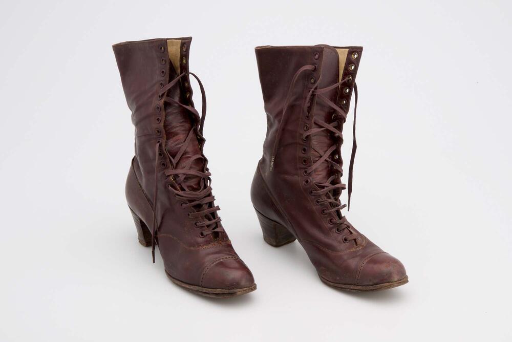 Paar bruine dames veterlaarsjes