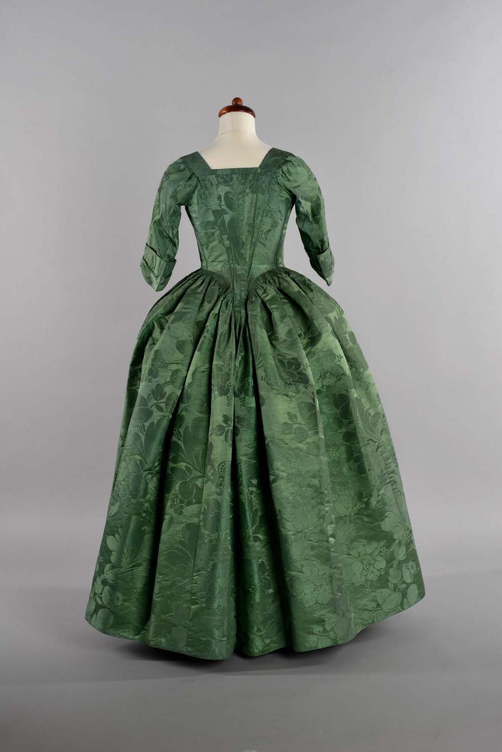 Robe à l'anglaise van groene zijde damast