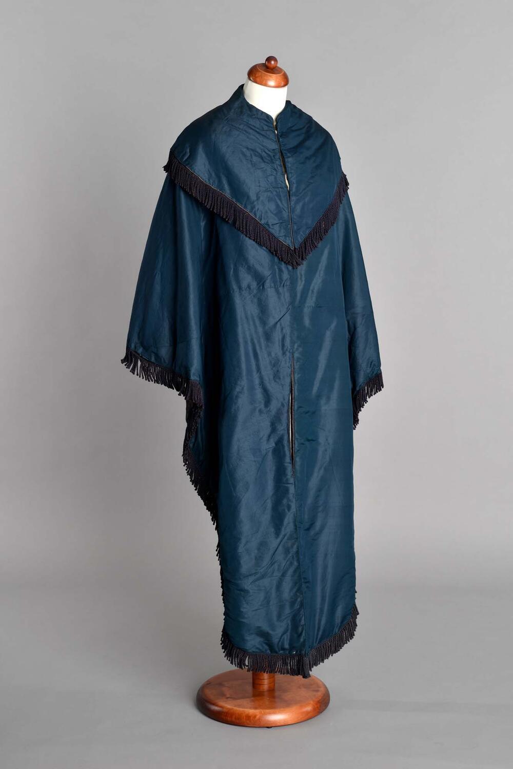 Gevoerde cape met grote kraag