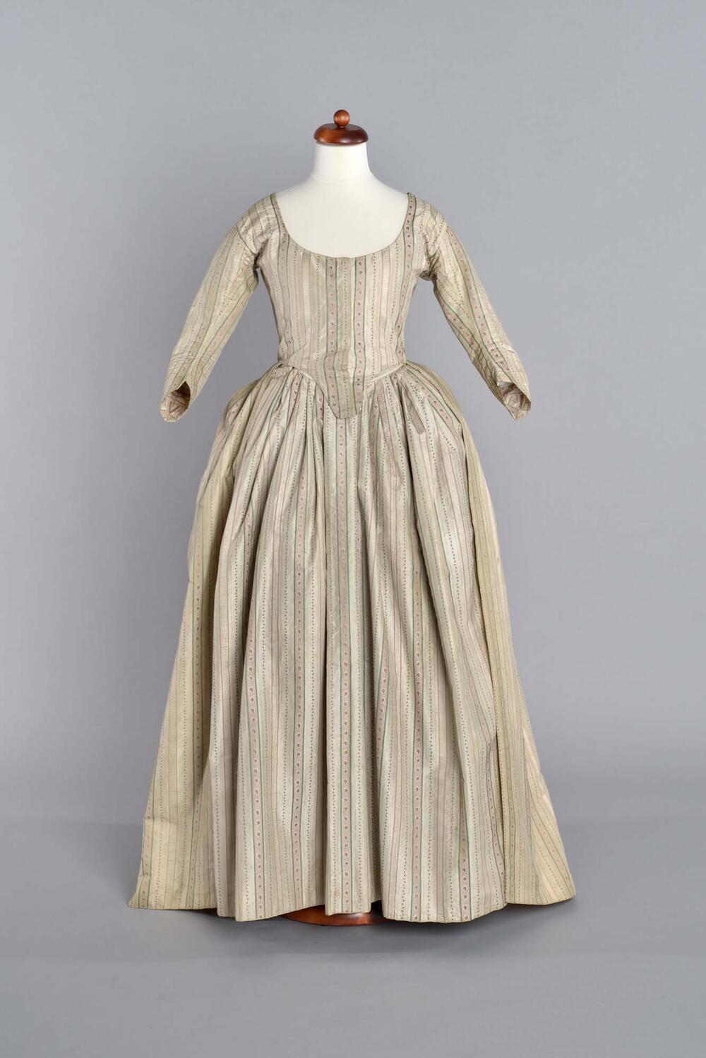 Robe à l'anglaise van gestreepte zijde