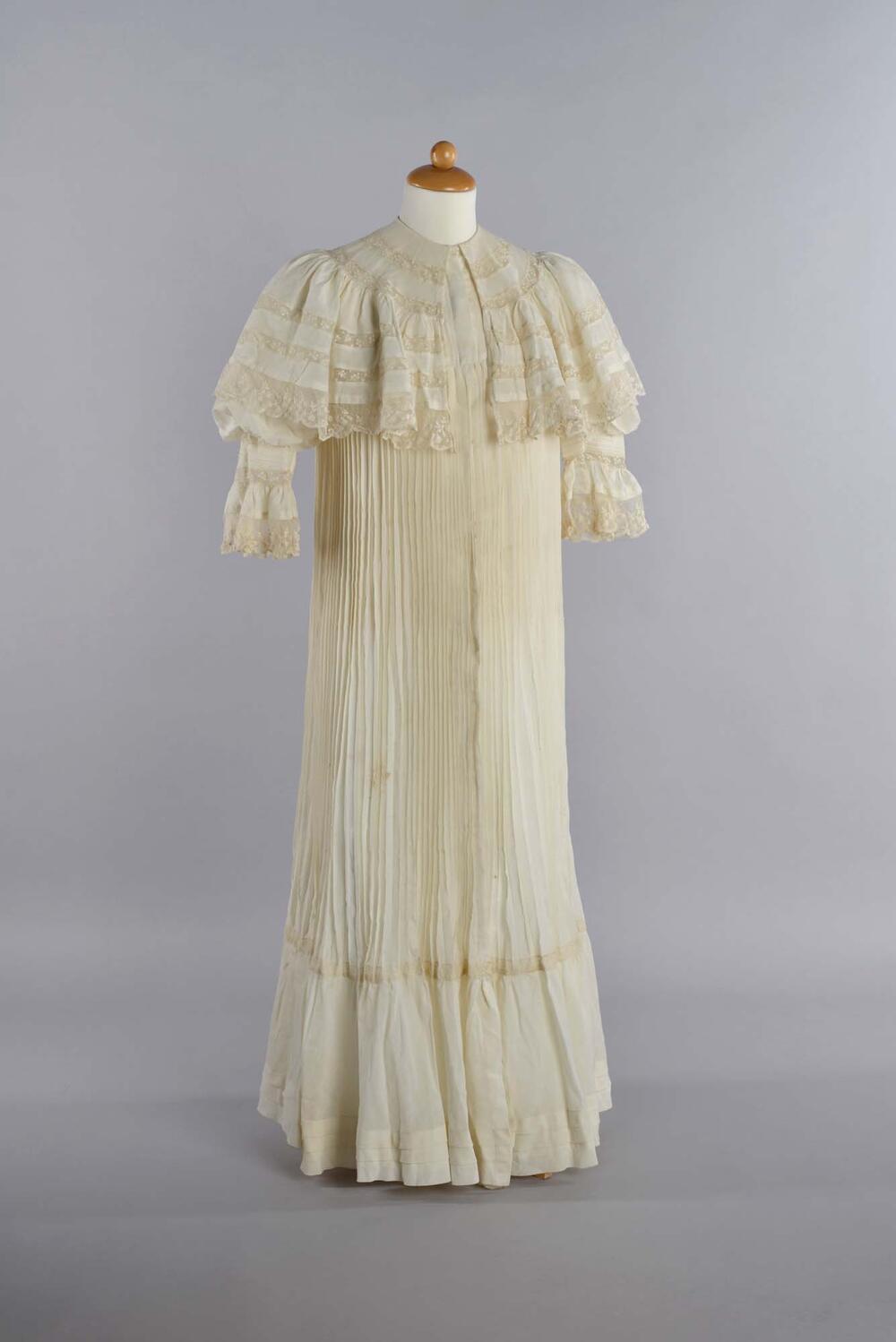Negligé of peignoir van Geertje Bonthuis de Vries
