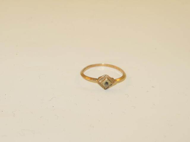 Ring met ruitvormig ornamentje