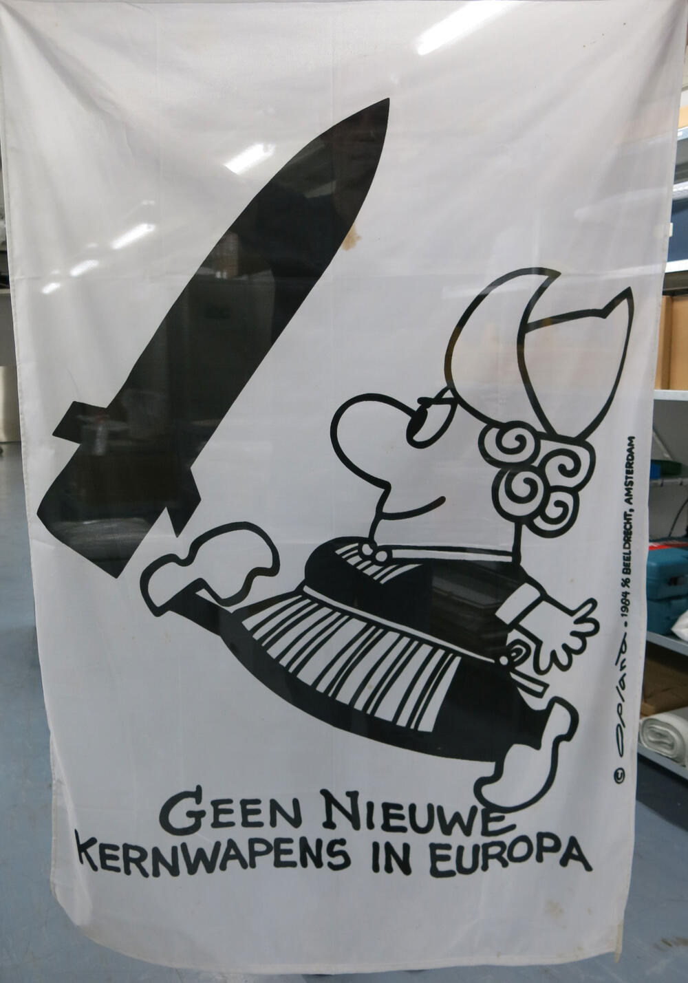 Vlag 'GEEN NIEUWE KERNWAPENS/ IN EUROPA'
