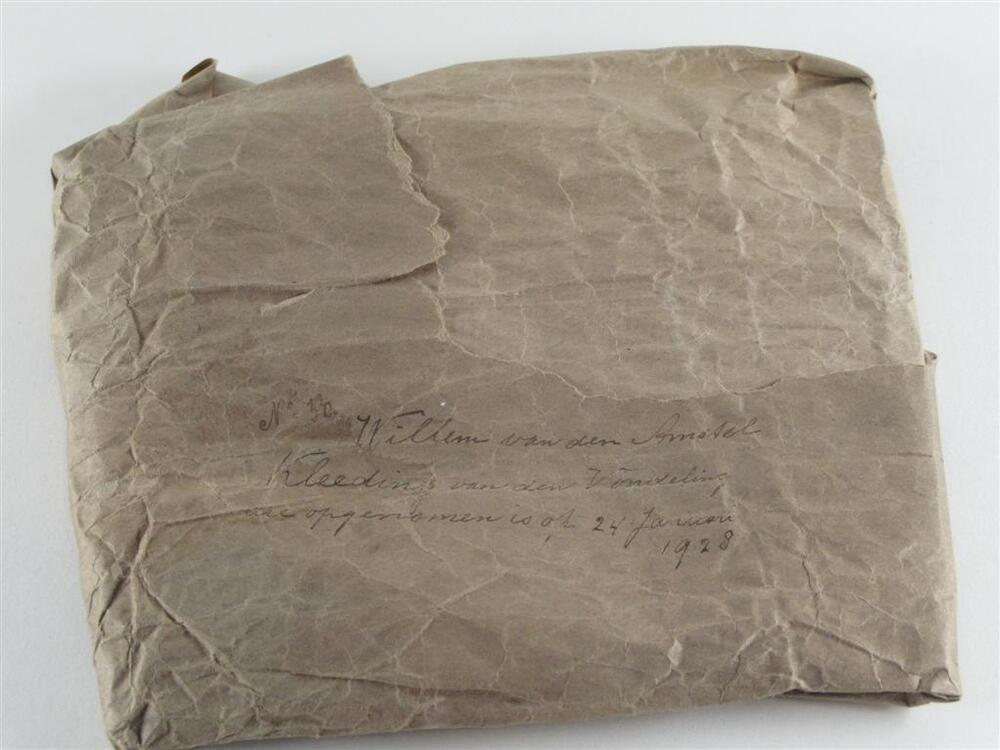 Vondelingenkleding: pakpapier