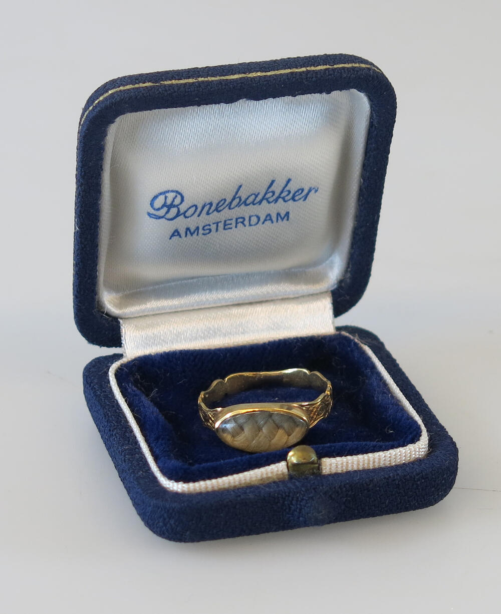 Gouden ring, Adrianus Bonebakker overleden op 31 maart 1842, in doosje