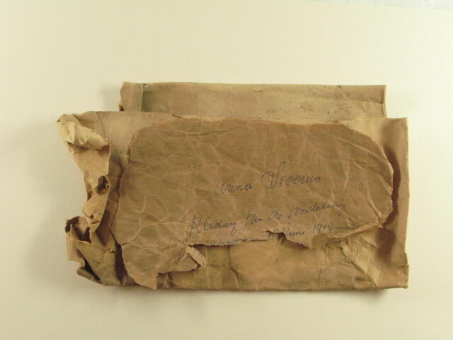 Vondelingenkleding: pakpapier (2 stuks)