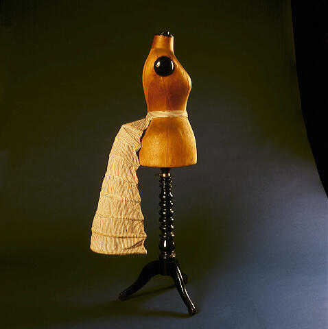 Tournure (replica)