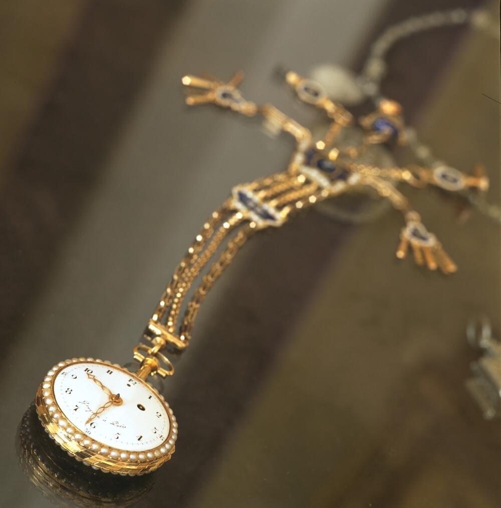 Horloge met châtelaine