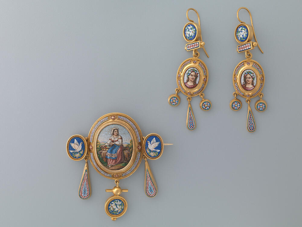 Demi-parure: broche