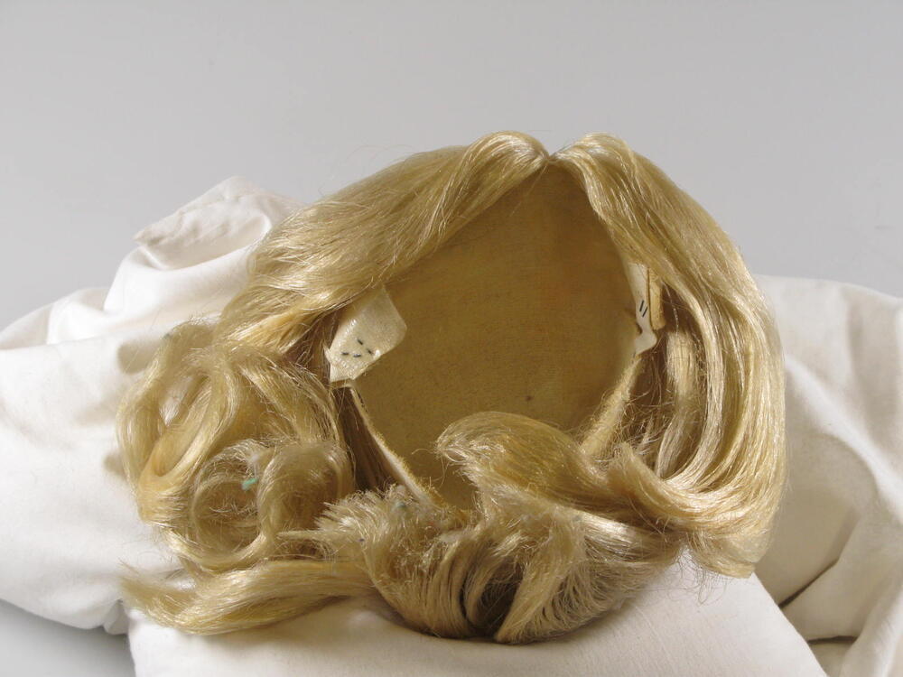 Blonde pruik