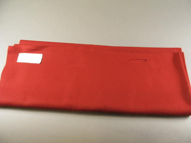 Lap rode wollen stof (laken) voor het maken van Burger Weeshuiskleding