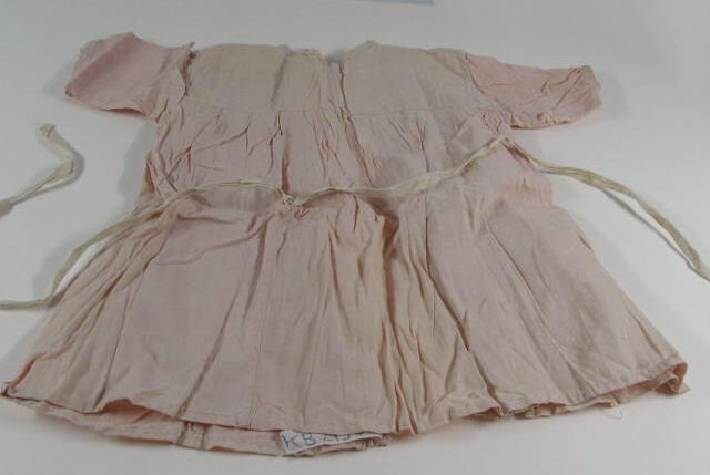 Vondelingenkleding: jurkje